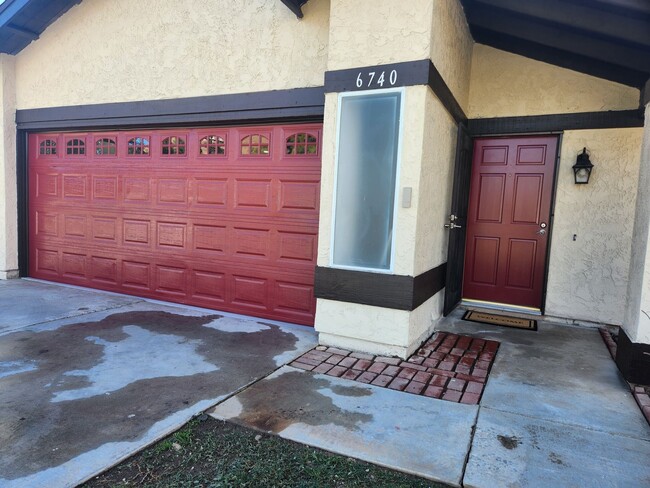 Building Photo - Renovated 3 bed 2 bath.