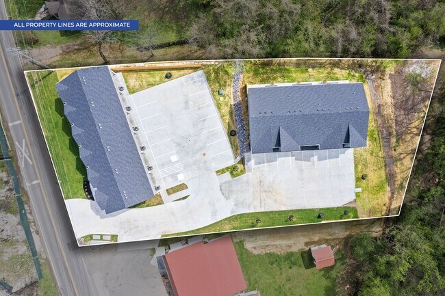 Building Photo - Close to downtown Clarksville! 2 Bed/2.5 Bath townhouse!