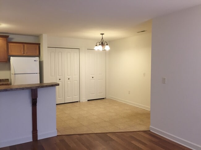 Building Photo - 2724 Hidden Dr