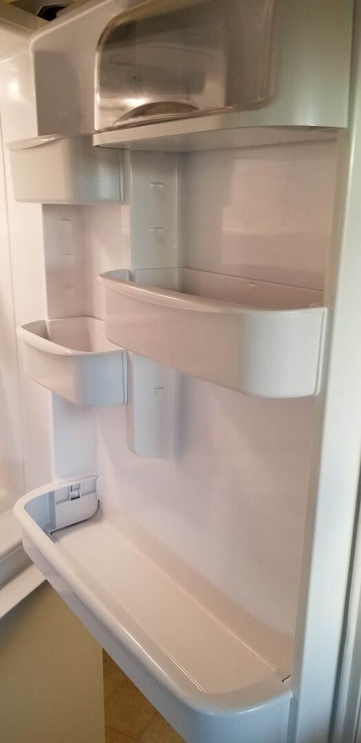 Building Photo - 3 bedroom, 2 bathroom home in well established neighborhood.