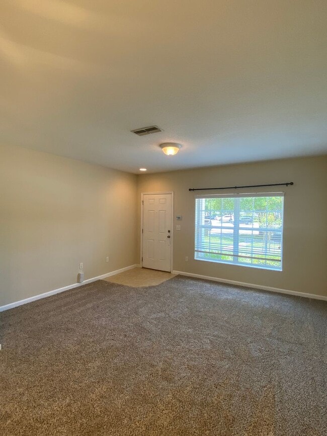 Building Photo - Beautiful 2/2.5 in Desirable Arrowood Community