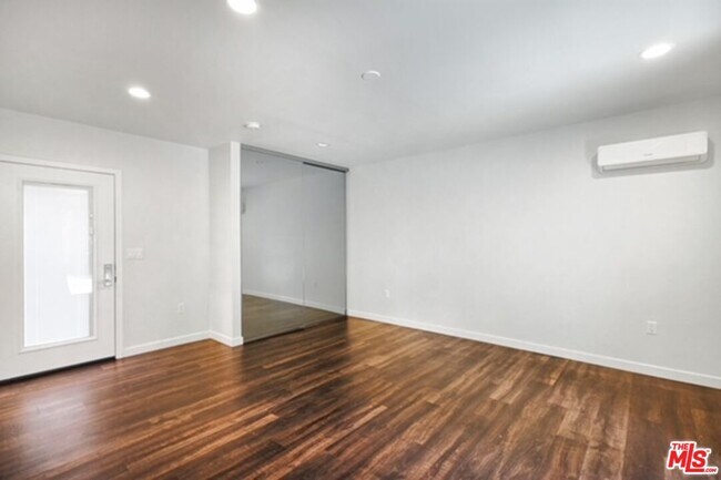 Building Photo - 23018 Leonora Dr