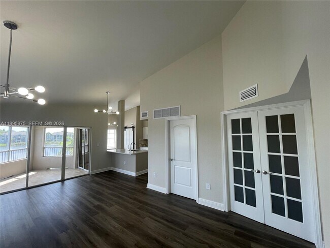 Building Photo - 2850 N Oakland Forest Dr