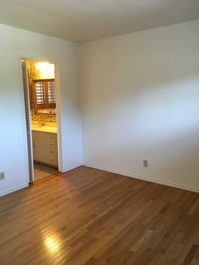 Building Photo - Charming Vintage 3BR/1.5BA Corner Lot Home...