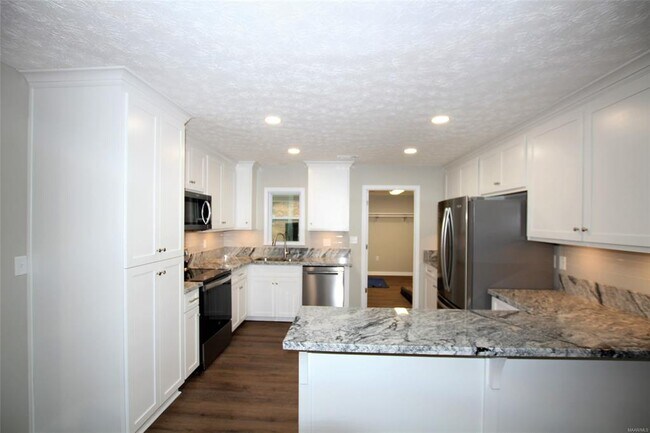 Building Photo - 213 Ross Rd