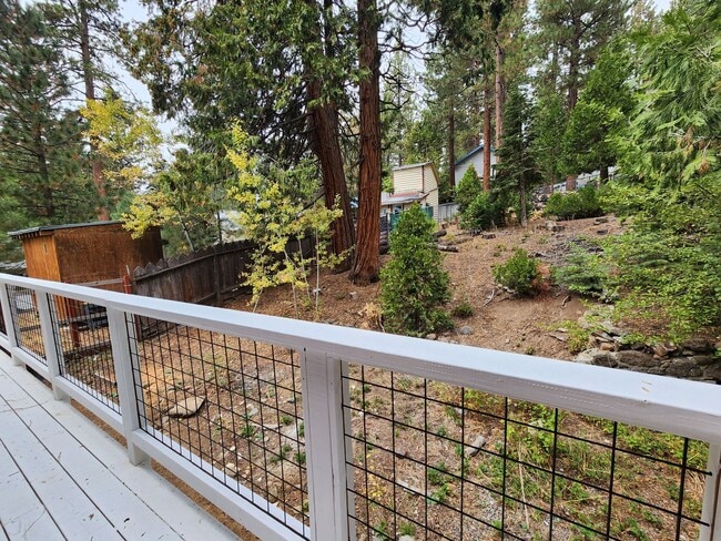 Building Photo - 221 - Steelhead Ave Duplex