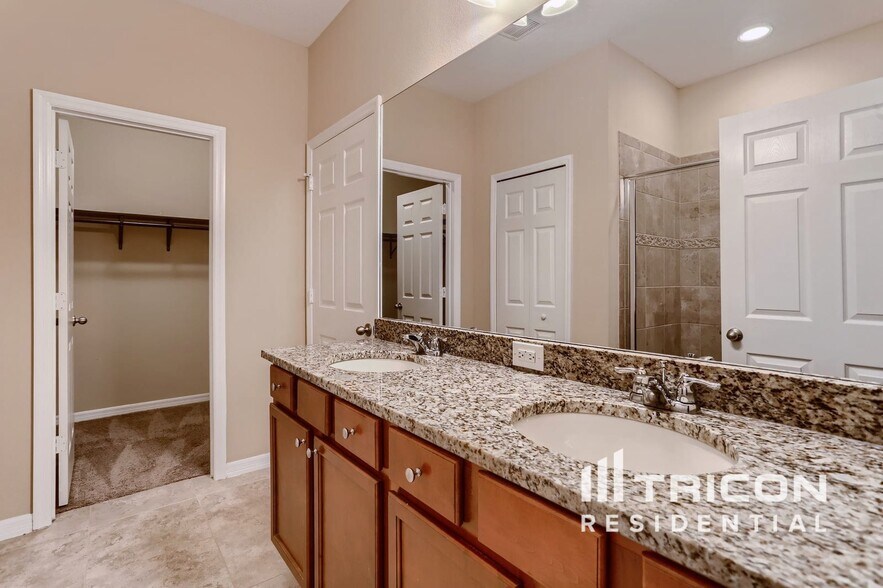 Building Photo - 5311 Shasta Daisy Pl