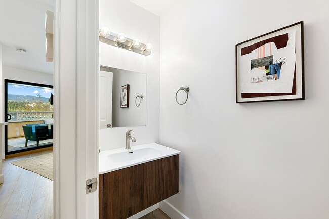 Building Photo - 6502 Dume Dr
