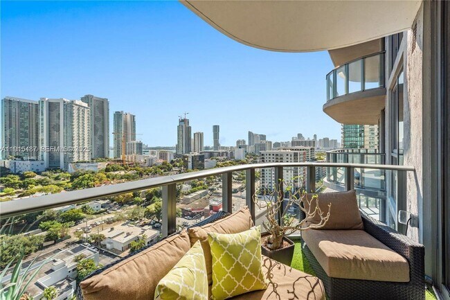 Building Photo - 121 NE 34th St