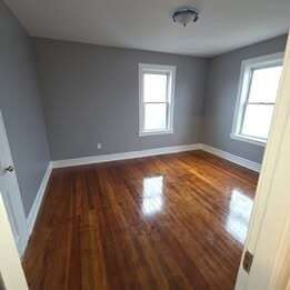 Building Photo - 25 Saxon St