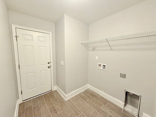 Building Photo - Spacious 3-Bedroom Home - Stonechase