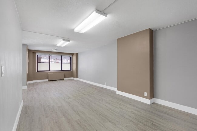 Building Photo - 201 St Pauls Ave