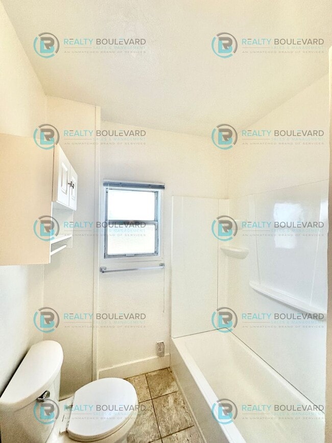 Building Photo - Charming 2-bedroom, 1-bathroom house near the Truckee river