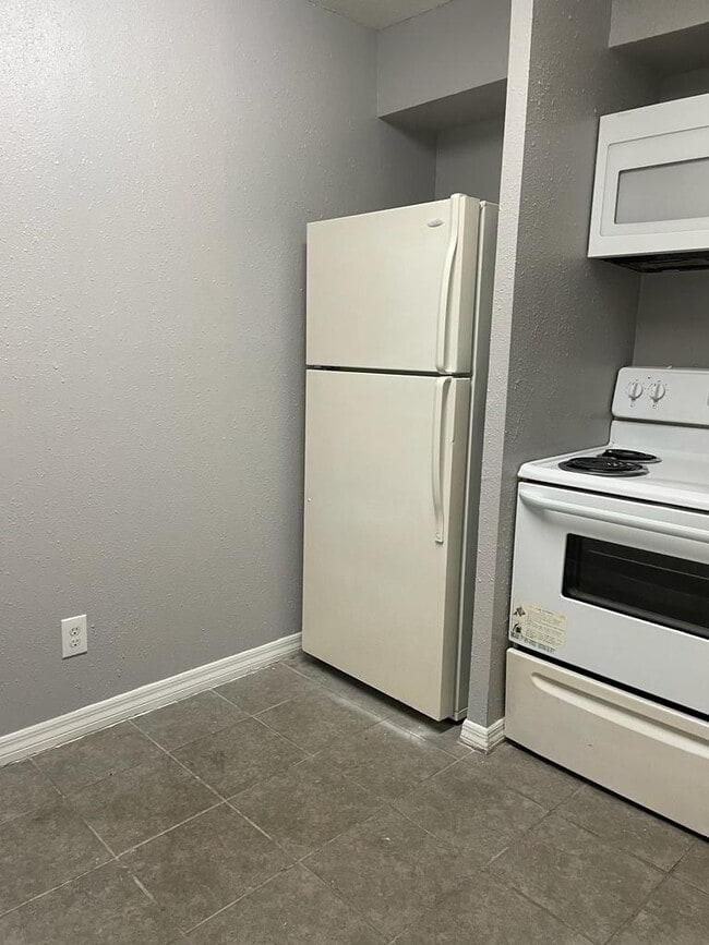 Building Photo - 425 Wymore Rd