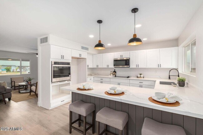 Building Photo - 3933 W Cactus Wren Dr