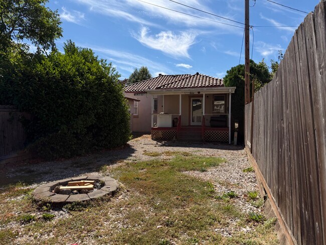 Building Photo - 2015 NW Van Buren Ave