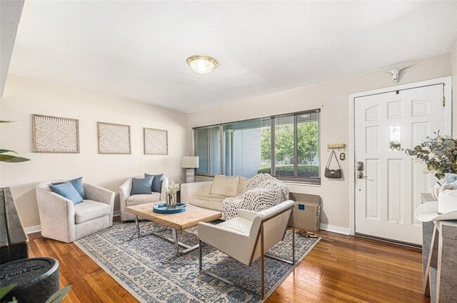 Building Photo - 4307 S Thatcher Ave