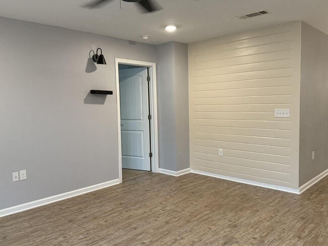 Building Photo - 351 Merlin Ct