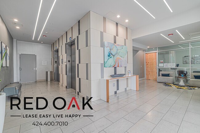 Building Photo - 1331 W 7th St