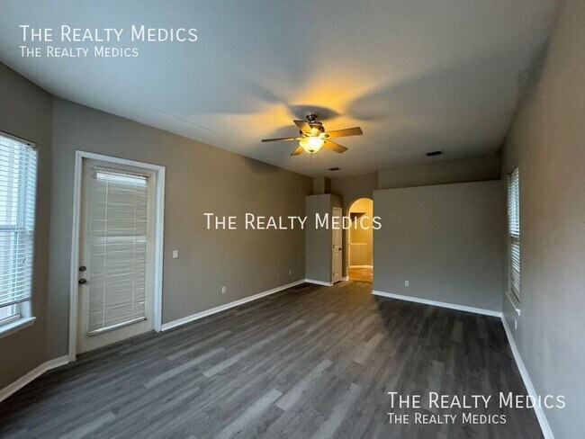 Building Photo - 2521 Roat Dr