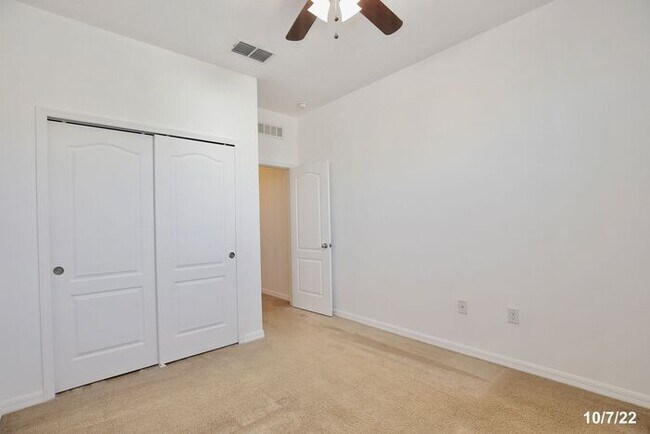 Building Photo - Beautiful 3/ 2 Home with a 2 Car Garage and a Water view- St Cloud!