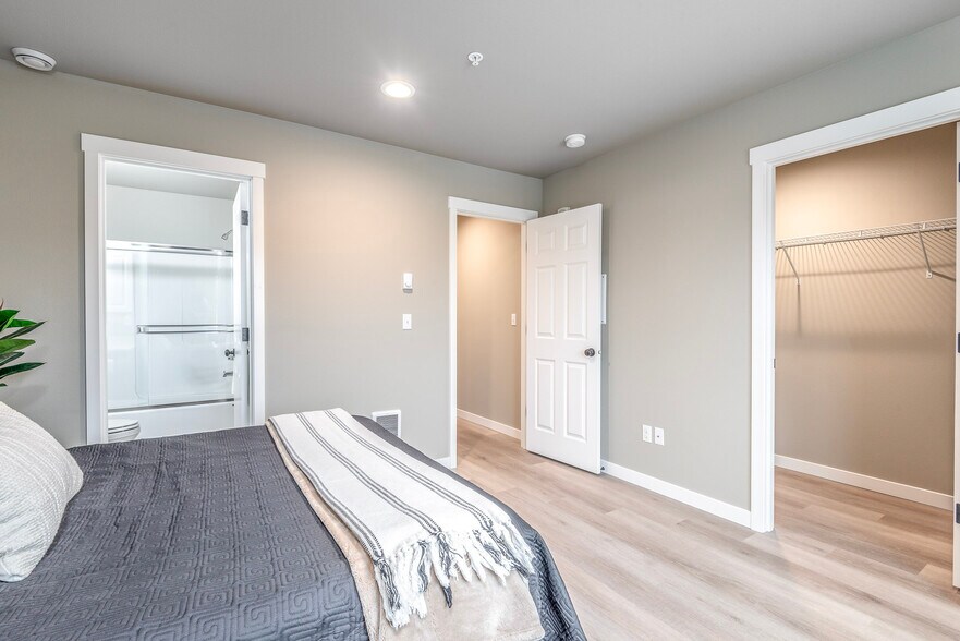 Building Photo - 11212 Bingham Ave E