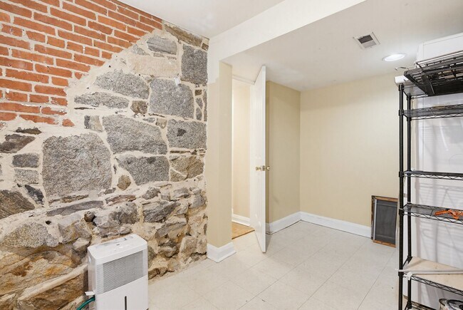 Building Photo - Ellicott City, MD