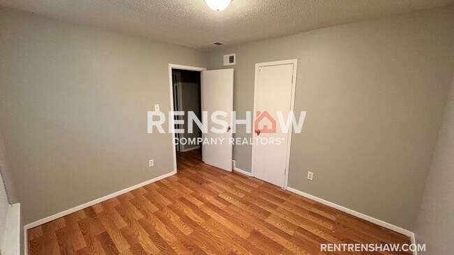 Building Photo - 381 N Manassas St