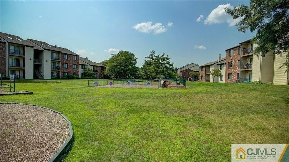 Building Photo - 433 Danbury Ln