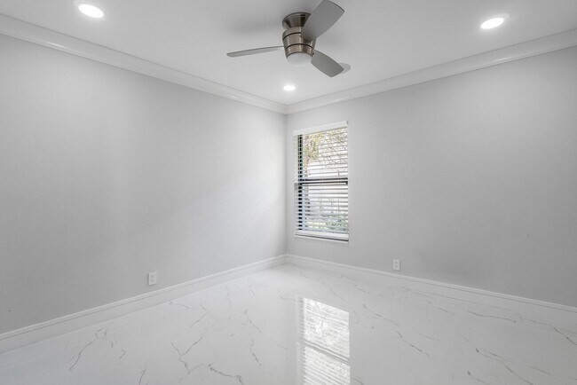 Building Photo - 3432 Pine Haven Cir