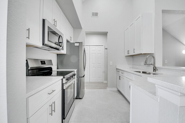 Building Photo - Fully Remodeled 3/2 with Loft in MetroWest...