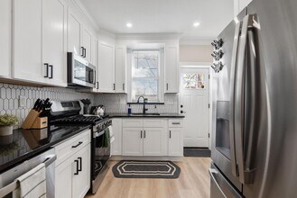 Building Photo - Luxurious 3-Bedroom Townhome in Point Breeze! Available NOW!