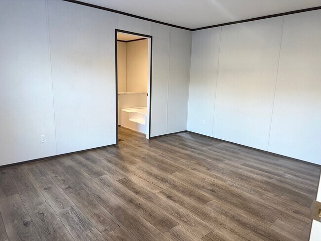 Building Photo - 414 Chloe Cir
