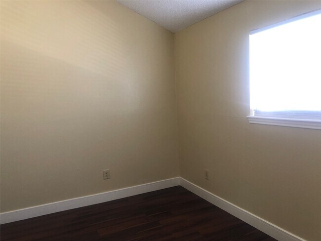 Building Photo - 9308 Westwood Village Dr