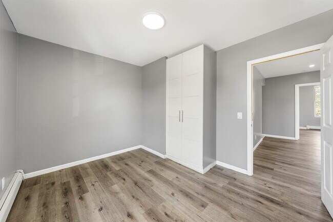 Building Photo - 906 76th St