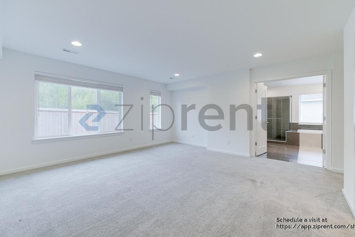 Building Photo - 16401 26th St E