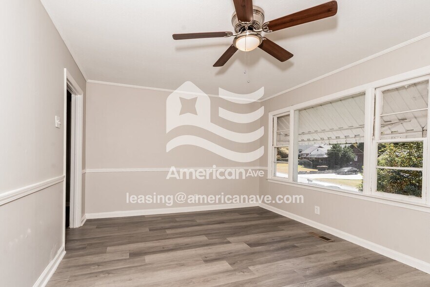 Building Photo - 3054 Somerset Dr