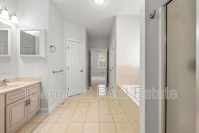 Building Photo - 329 W Summerchase Dr