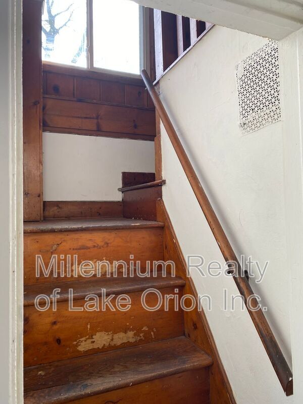 Building Photo - 638 Joslyn Ave