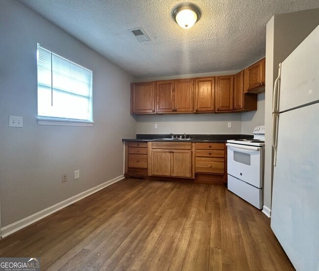 Building Photo - 157 Long Station Rd