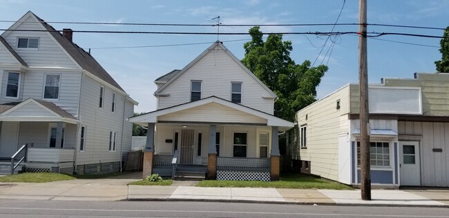 Building Photo - Stockyards Area - 4 Bedroom - Single Famil...