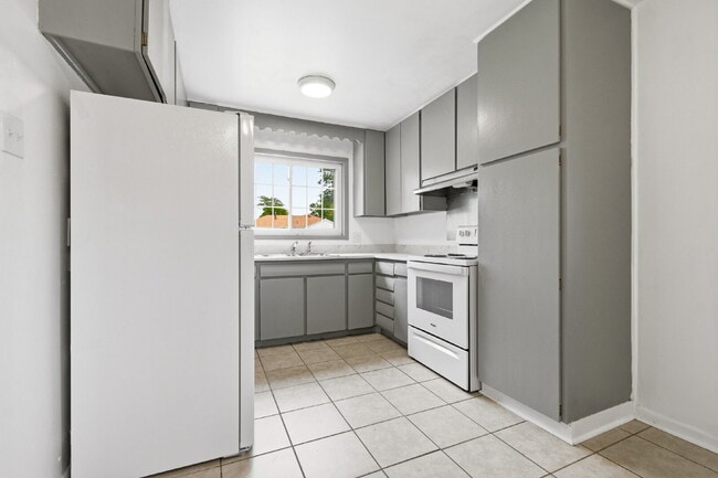 Building Photo - Charming 3-Bedroom with 2 Baths and Extra Room in Basement!