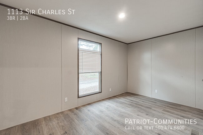 Building Photo - 1113 Sir Charles St