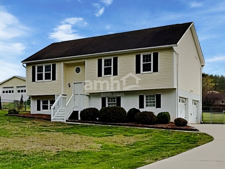 Primary Photo - 541 Clyde Dr
