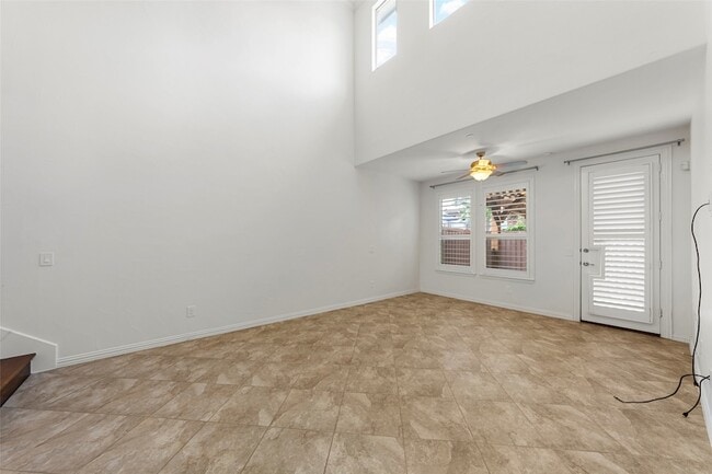 Building Photo - 4829 Bayview Dr