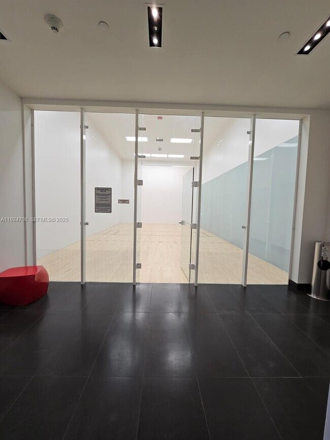 Building Photo - 1600 NE 1st Ave