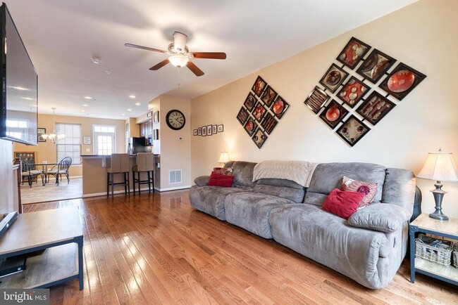 Building Photo - 904 S Macon St.