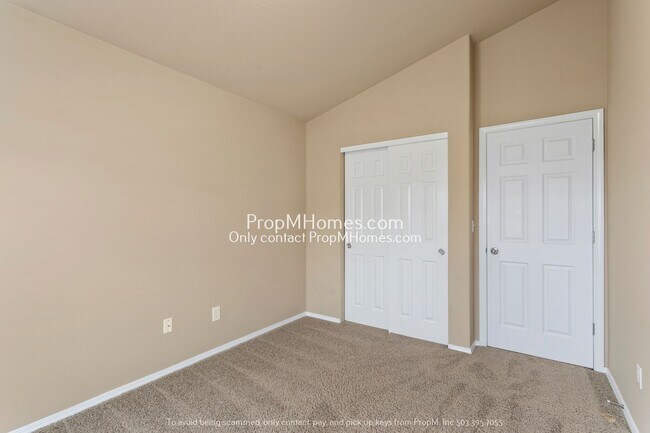 Building Photo - Cozy 3 Bedroom Home Close to Nike & Intel!