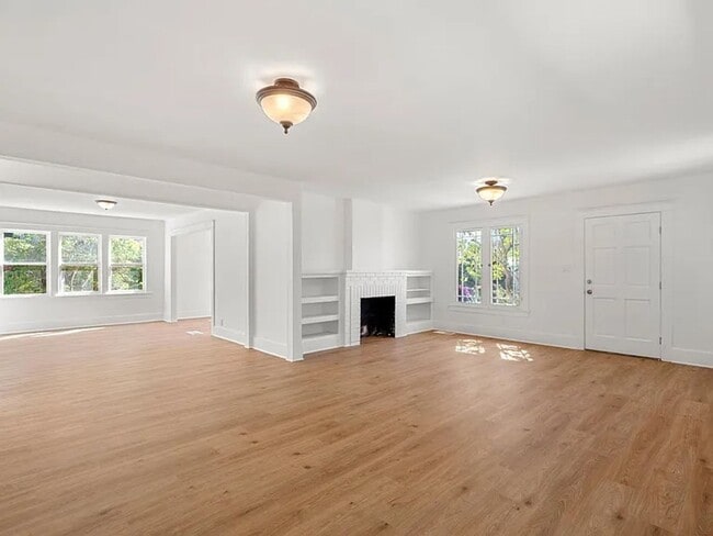 Building Photo - 1044 Manzanita St