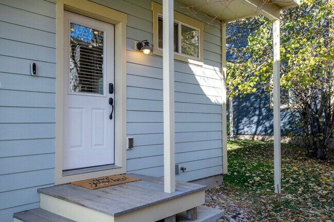 Building Photo - Fully Furnished 2 BR Townhouse in Driggs with Attached Garage
